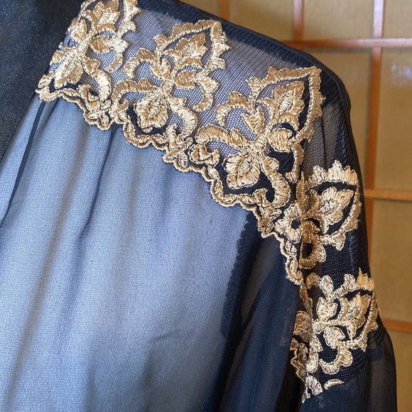 Secret Treasures Robe Black Sheer Robe - Picture 6 of 11
